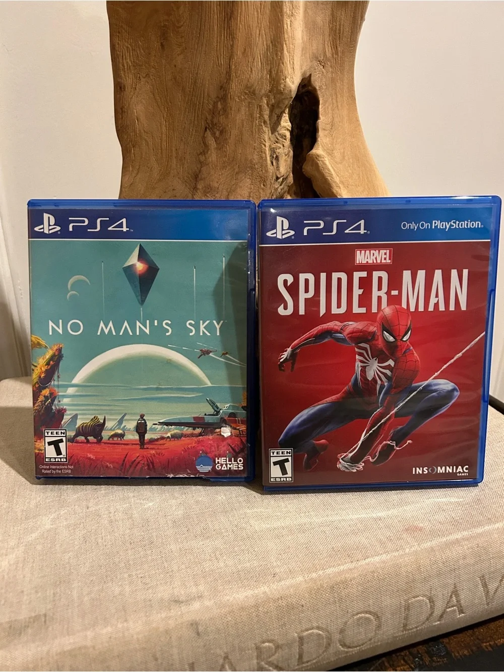 Marvel Spider-Man PS4 Game - Red and No Man’s Sky PS4 Game